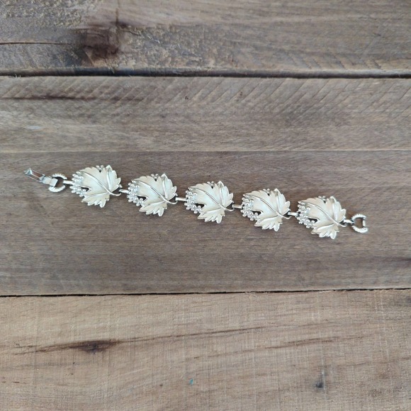 Vintage Sarah Coventry 1960s "Whispering Leaves" Bracelet - Picture 4 of 9